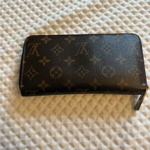 Louis Vuitton monogram zippy wallet